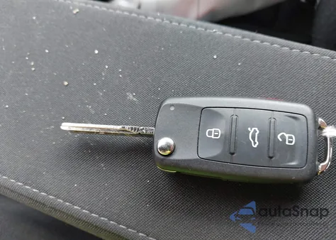 2018 Volkswagen Beetle 2.0T Coast/2.0T S from USA, damaged, VIN 3VWFD7AT1JM726428